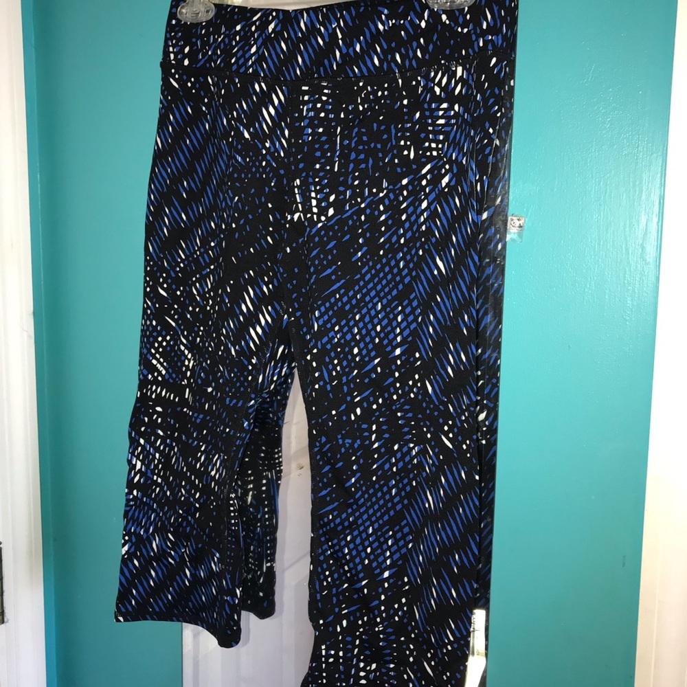 Cropped yoga pants